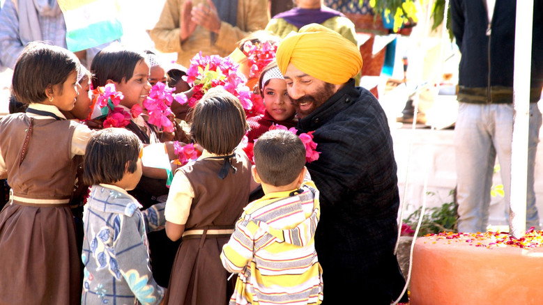 Singh Saab the Great backdrop 6