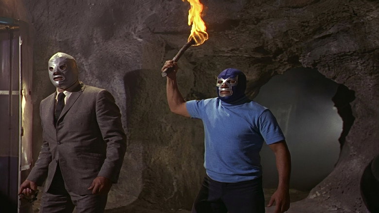Santo and Blue Demon Against the Monsters backdrop 2