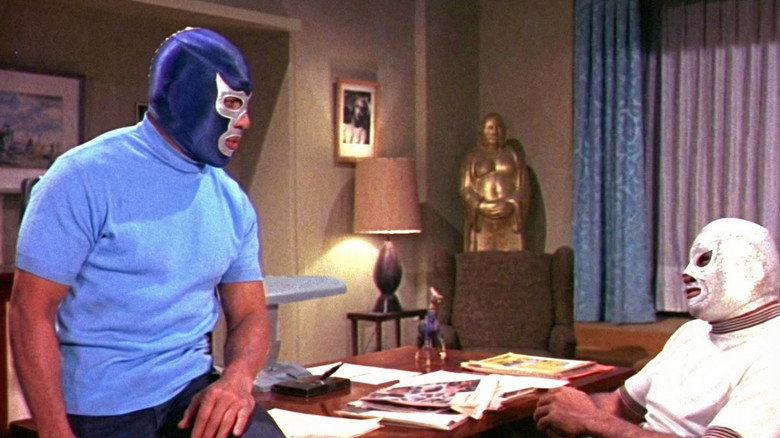 Santo and Blue Demon Against the Monsters backdrop 3