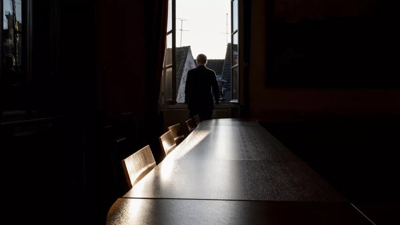 Homos en politique, le dire ou pas ? backdrop 2