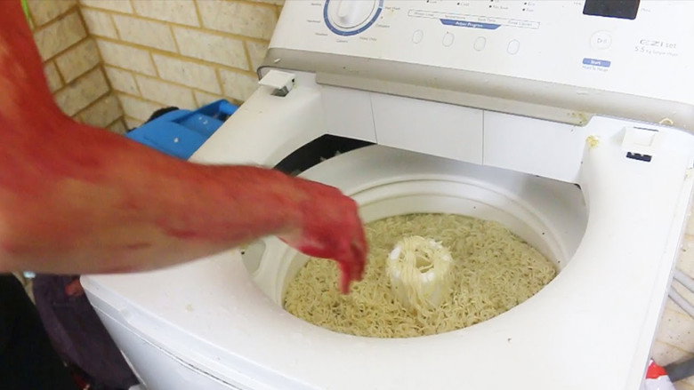 Cooking Ramen in a Washing Machine With FilthyFrank