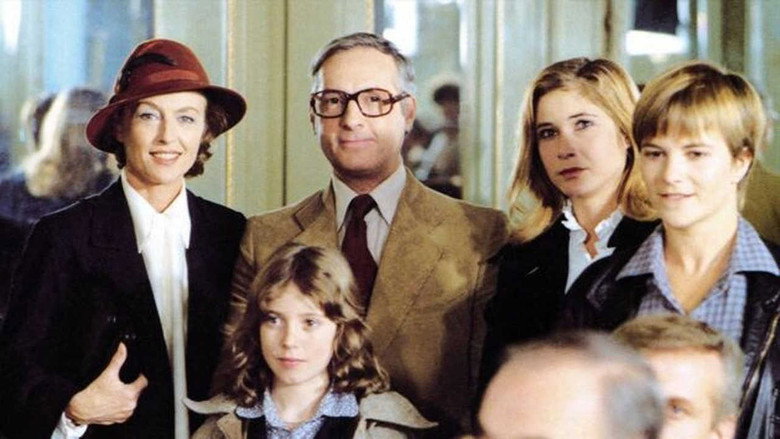 L'Esprit de famille backdrop 2