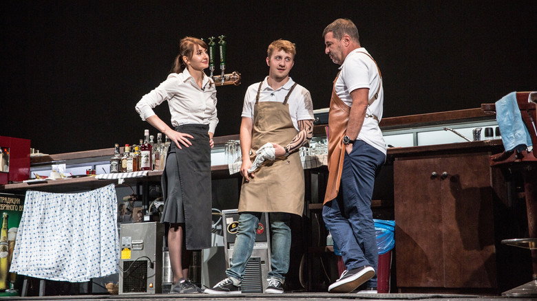 Evgeniy Grishkovets: While the Beer is Being Poured backdrop 4