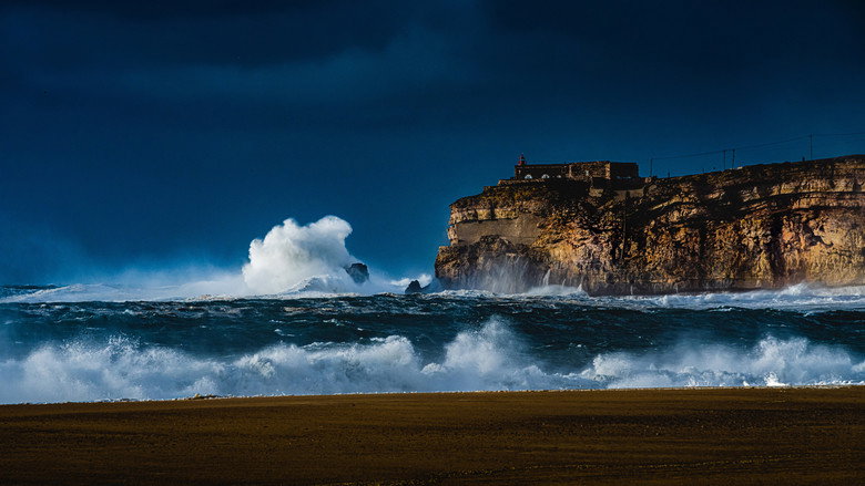 100 Foot Wave backdrop 3