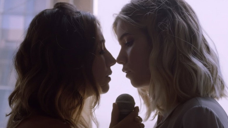 Ana e Vitória backdrop 8