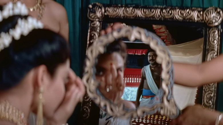 Oru Vadakkan Veeragatha backdrop 3