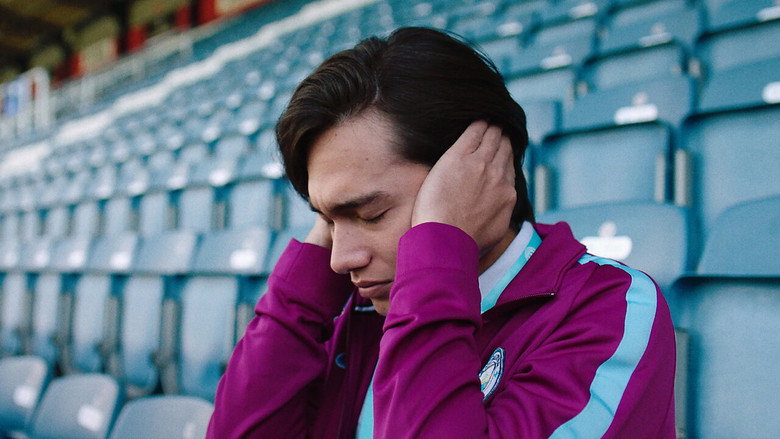 Hunter in The Blue Side of Manchester backdrop 3