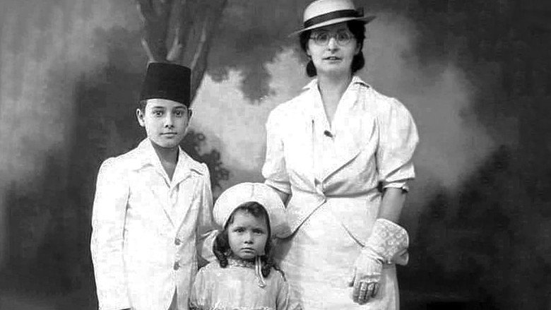Emilie Busquant, an Algerian passion backdrop 4