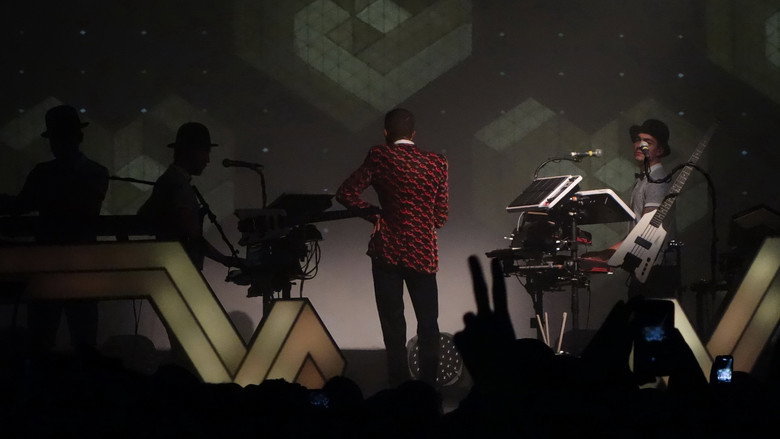 Stromae: Racine carrée Live backdrop 2