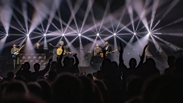 Crowded House: Live From the Island backdrop 1