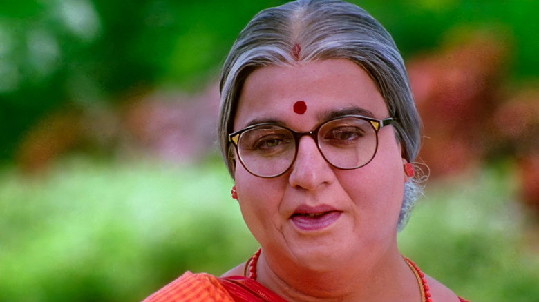 Avvai Shanmugi backdrop 5