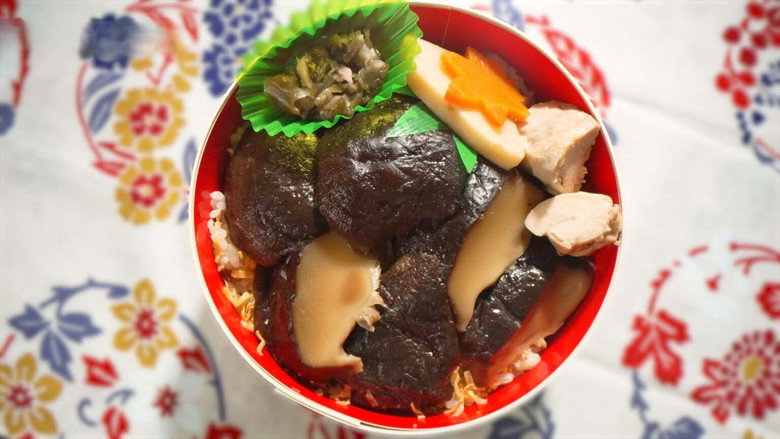 Meaty Mushrooms Grown in Winter Cold