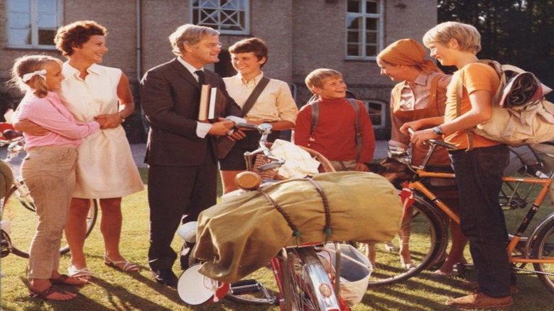 Famous Five Get in Trouble backdrop 3