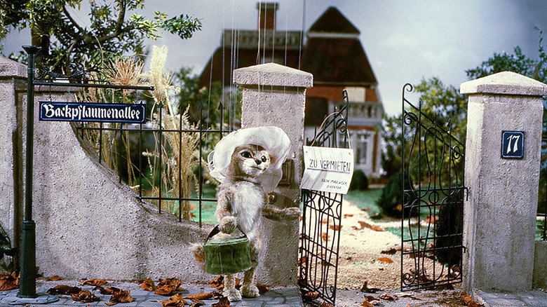 Augsburger Puppenkiste - Katze mit Hut backdrop 2