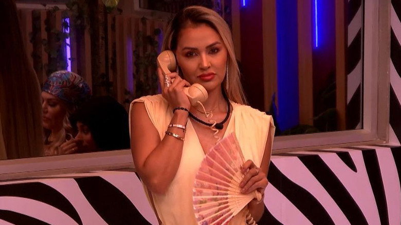 El teléfono da las instrucciones