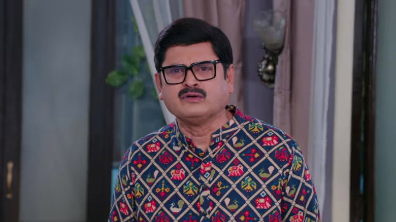 Tiwari and Vibhuti Sneak Into the Haveli at Night