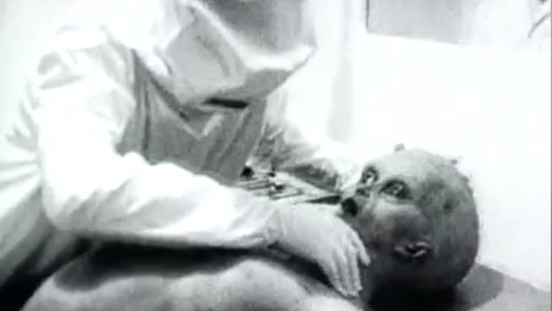 Alien Autopsy: (Fact or Fiction?) backdrop 4
