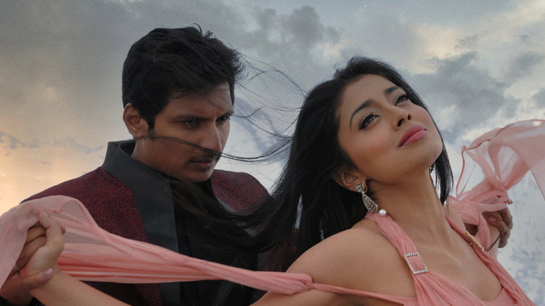 Rowthiram backdrop 2