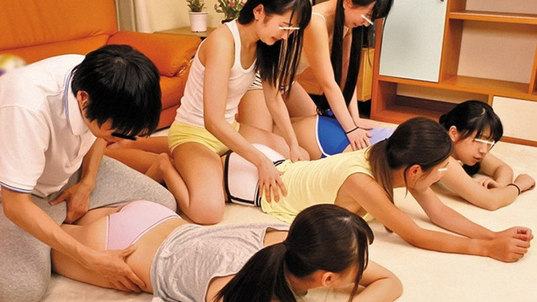 My house is a boarding house for the women's volleyball club, and I'm under the same roof with all the naughty young girls! ! My father is the coach of the volleyball team, so there are a lot of people in our family who are from outside the prefecture... backdrop 1