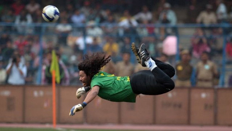 Higuita: The Way of the Scorpion backdrop 2