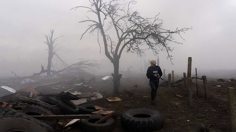 20 Days in Mariupol backdrop 4