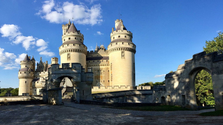 The Glorious Story of Castles backdrop 3