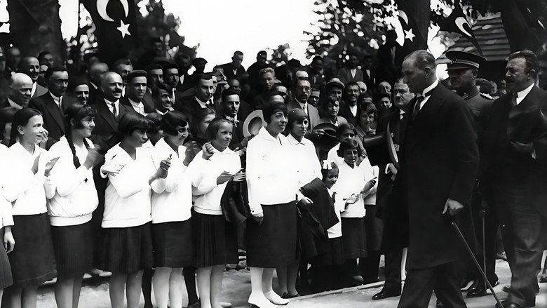 Atatürk: Founder of Modern Turkey backdrop 2