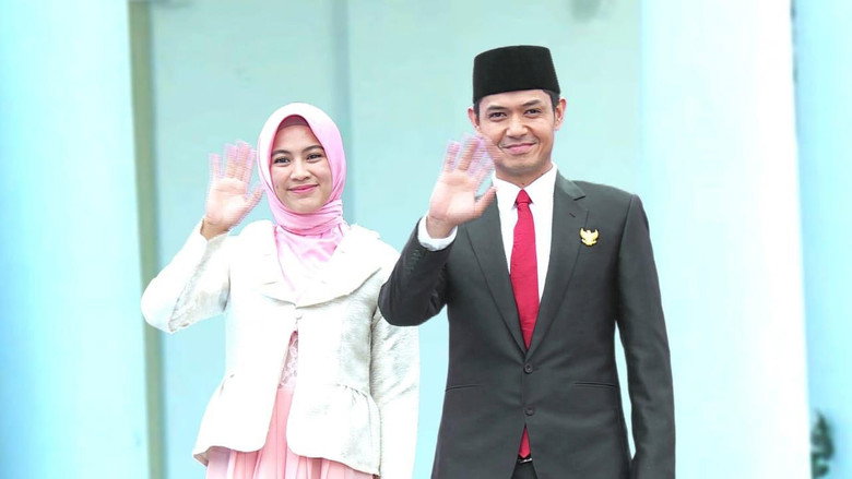 Presidential candidate soap opera backdrop 4