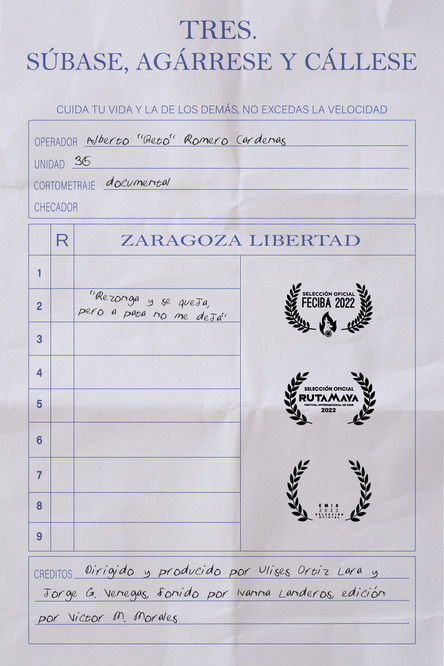 Tres. Súbase, agárrese y cállese