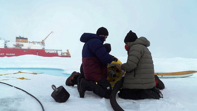 Race for the Arctic backdrop 4