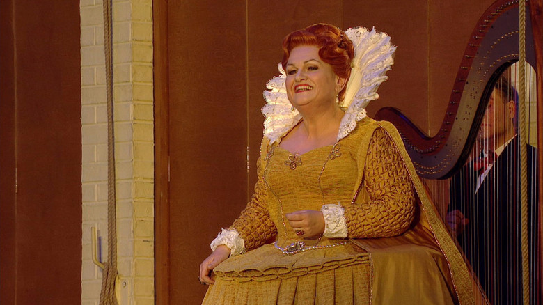 Britten: Gloriana backdrop 4