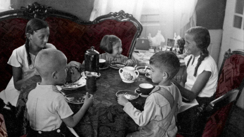 Kristallnacht, the November pogroms backdrop 4