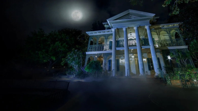 Haunted Mansion | Disneyland Resort backdrop 1