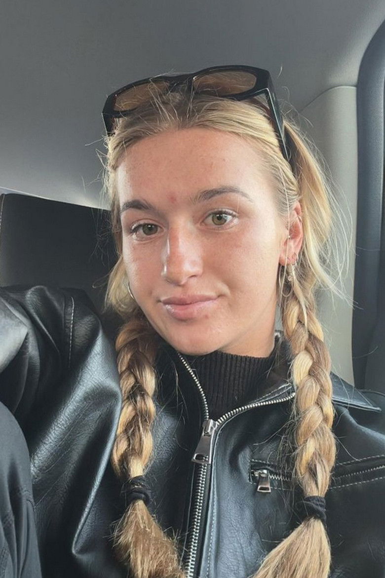 Bella Wilson portrait image