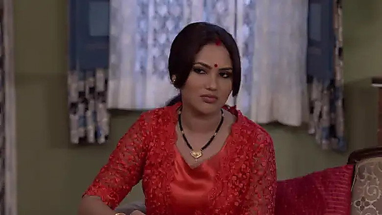 An annoyed Happu breaks the TV - Happu Ki Ultan Paltan