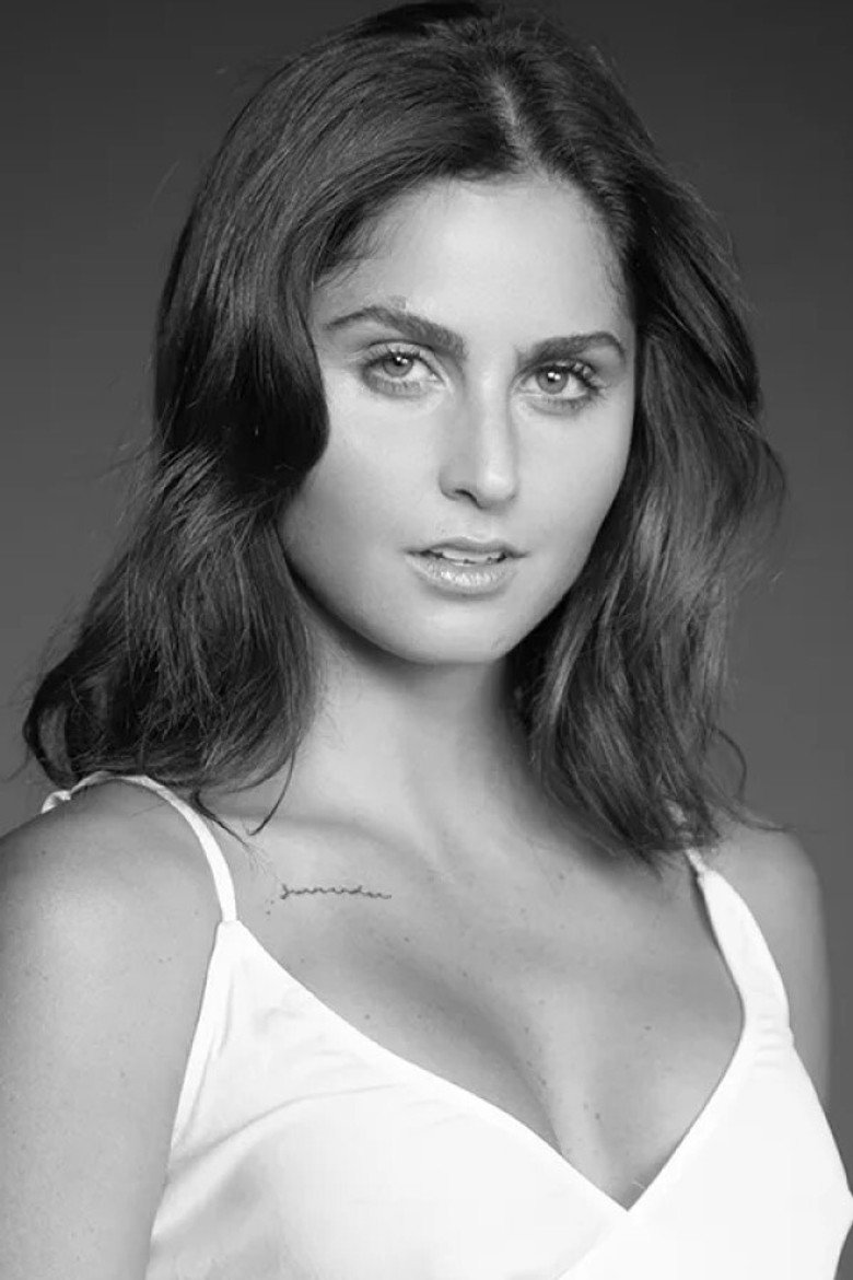 Scarlet Dergal photo 2