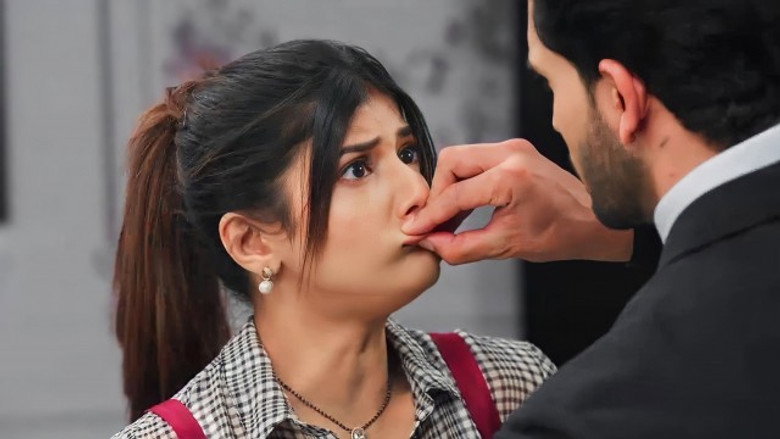 Armaan prefers Abhira's choice