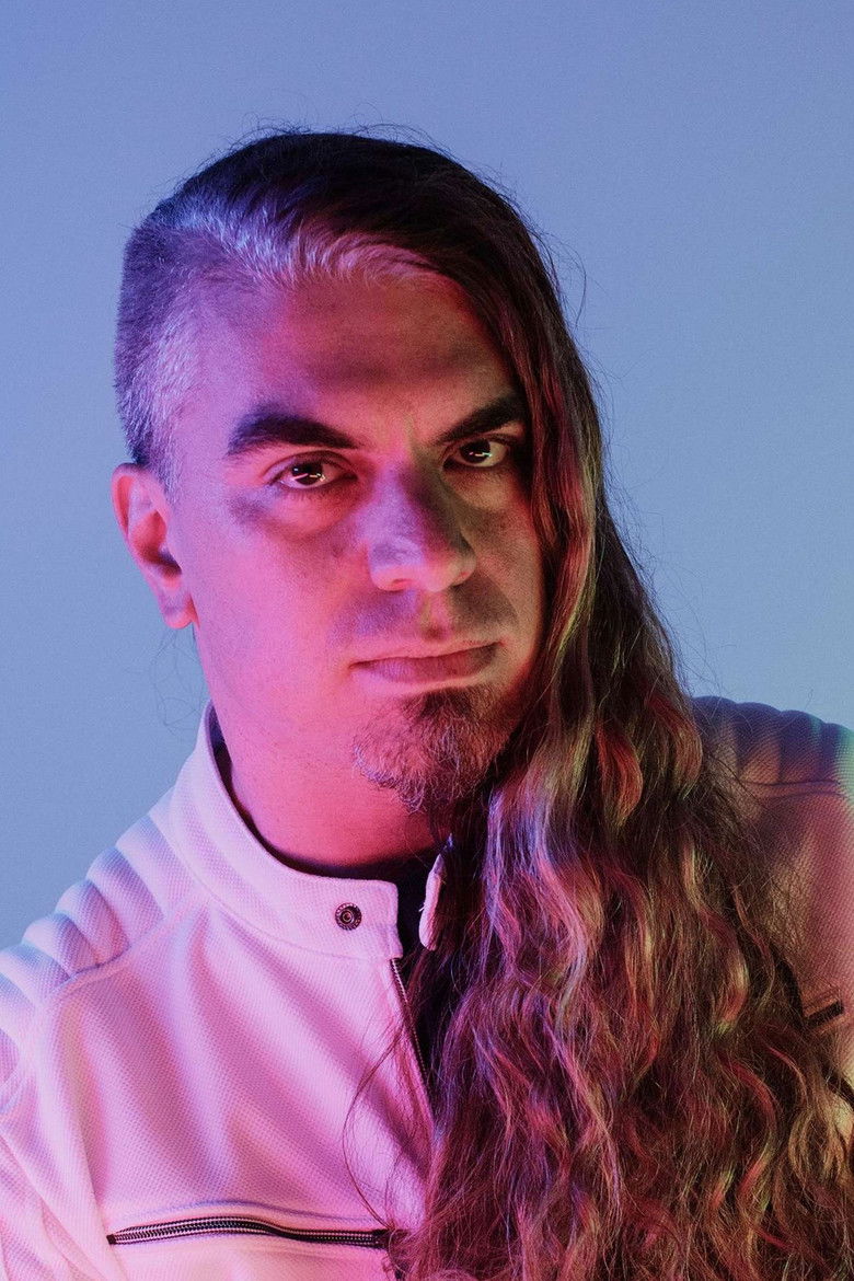 Daniel Estrin portrait image