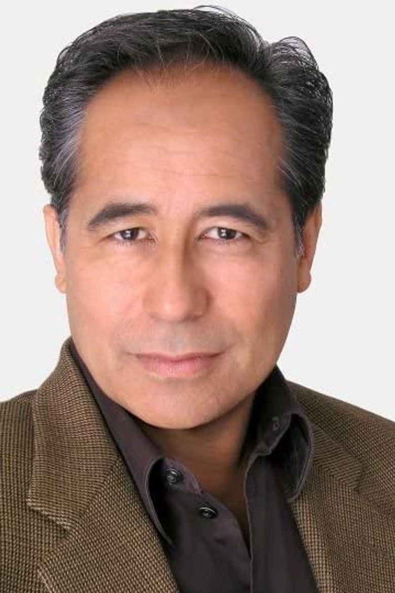 Mario Mendoza portrait image