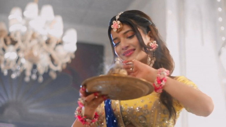 Armaan is mesmerized by Abhira's beauty