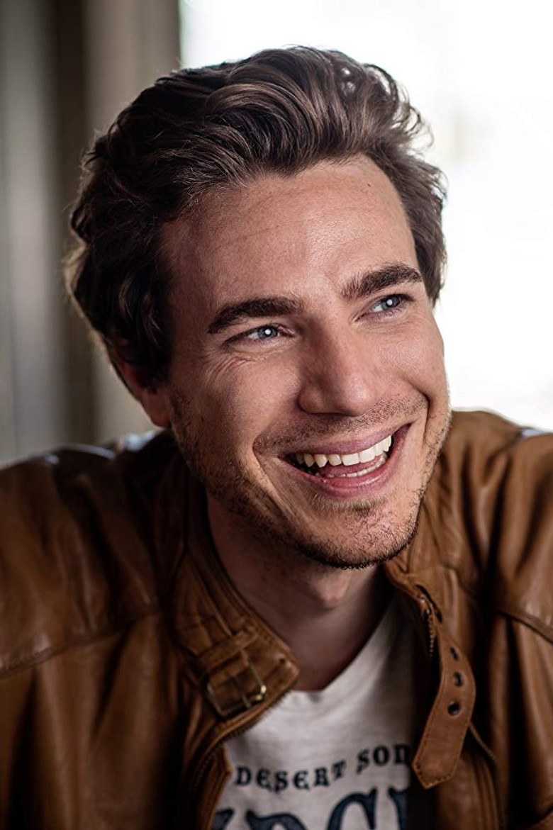 Maximilian Neuhäußer portrait image