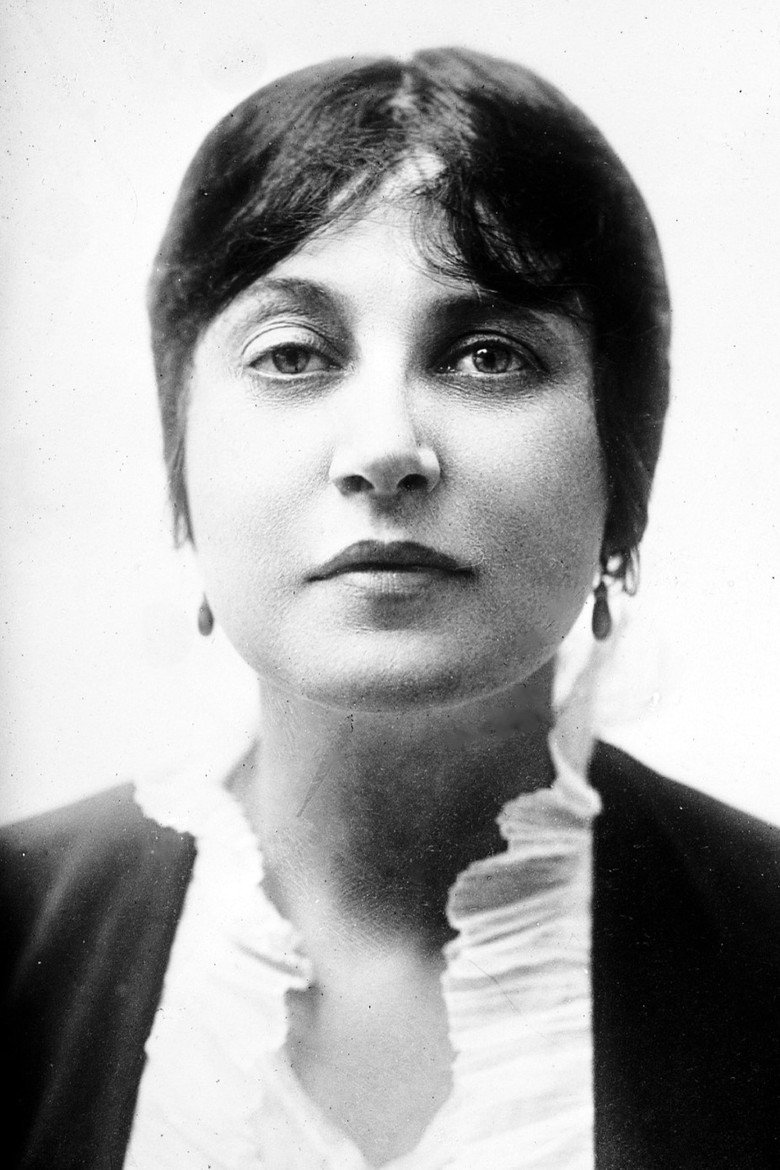 Georgia Caine photo 3