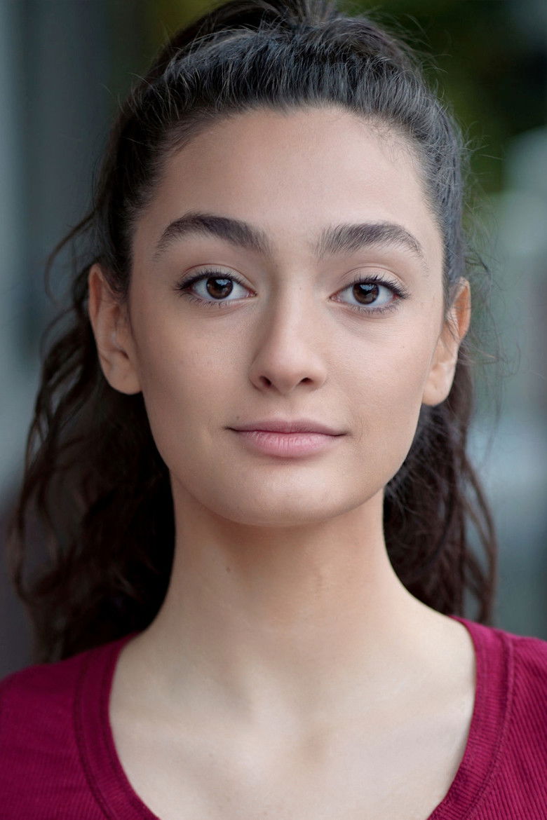 Victoria Lily Robertson portrait image