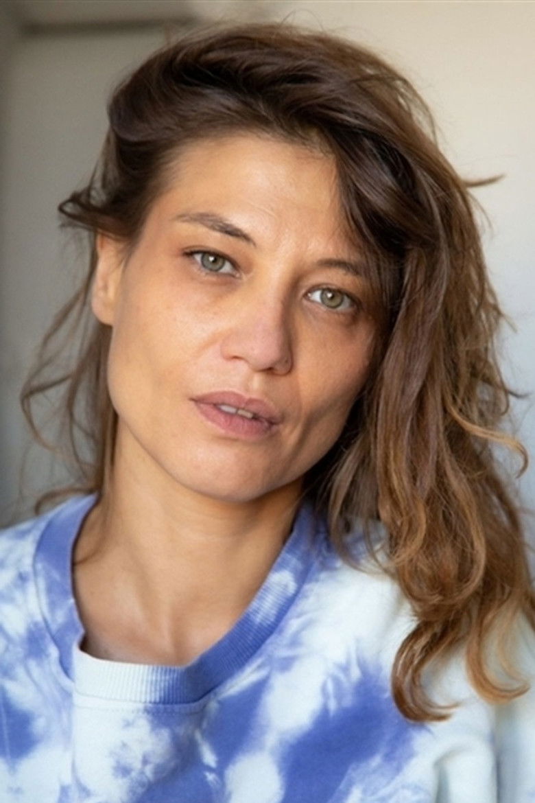 Manon Elezaar portrait image