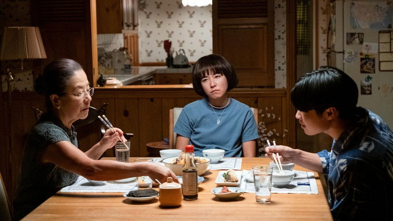 Still from PEN15 - Season 2 Episode 3