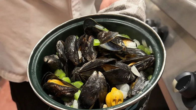 Still image for Voyage en cuisine season 1 episode 83: Episode 83 Still image for Voyage en cuisine season 1 episode 83: Episode 83