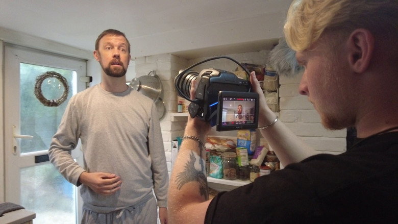 Image d'arrière-plan 10 du film SUFFICIENT SIDE EFFECTS The Making Of Magenta House