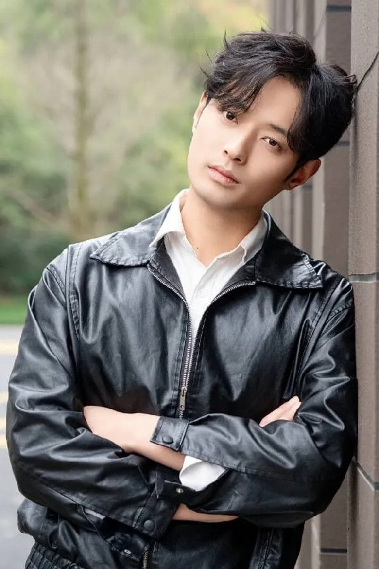 Guan Wen portrait