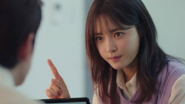 Still from The Heavenly Idol - Season 1 Episode 3
