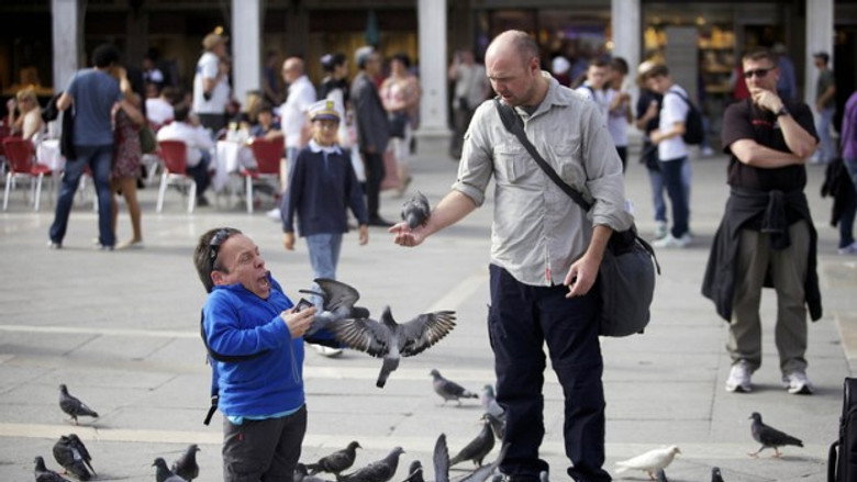 Still from An Idiot Abroad - Season 3 Episode 1